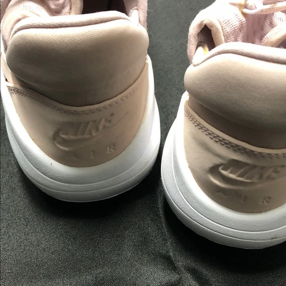 Nike Women's Soft Pink Mesh Sneakers